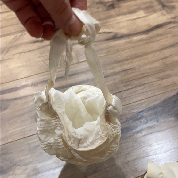 Gawn  .hat and bag Baptist dress . - Picture 5 of 11